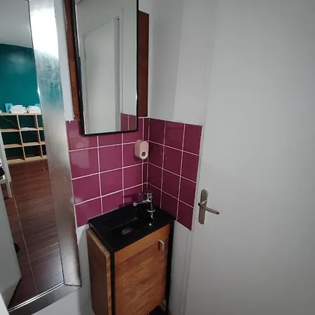 Hostel Reu-nid *